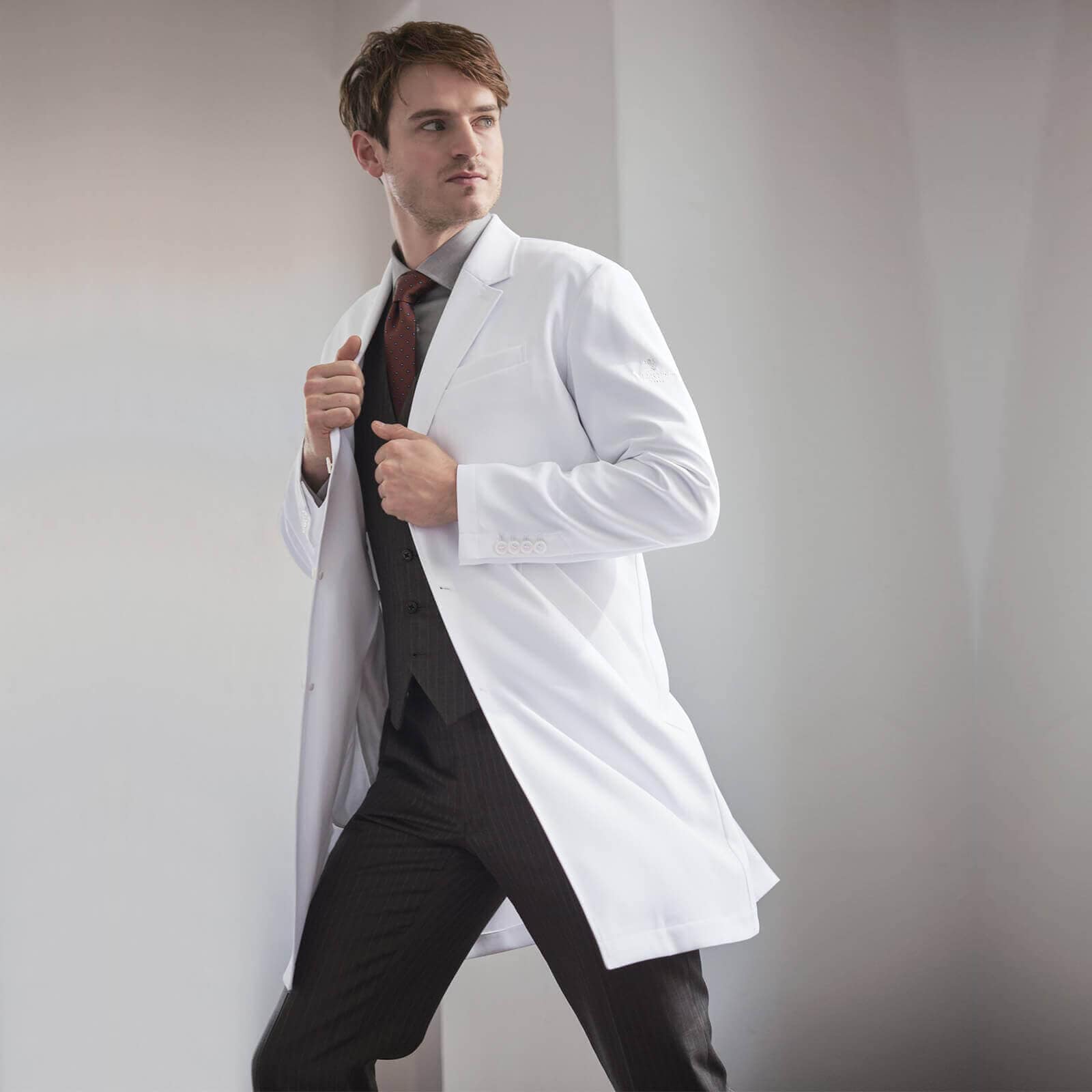 ＜アクアスキュータム＞チェスタードクターコート(メンズ)