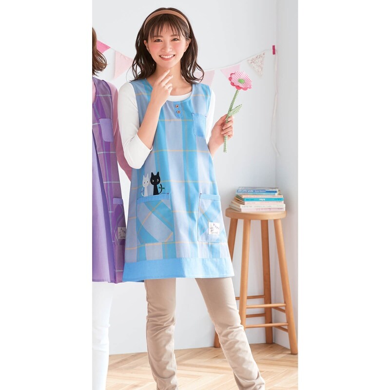 ねこアップリケブルーチェック裾切替エプロン エプロン 予防衣 看護師 ナース の通販ならアンファミエ
