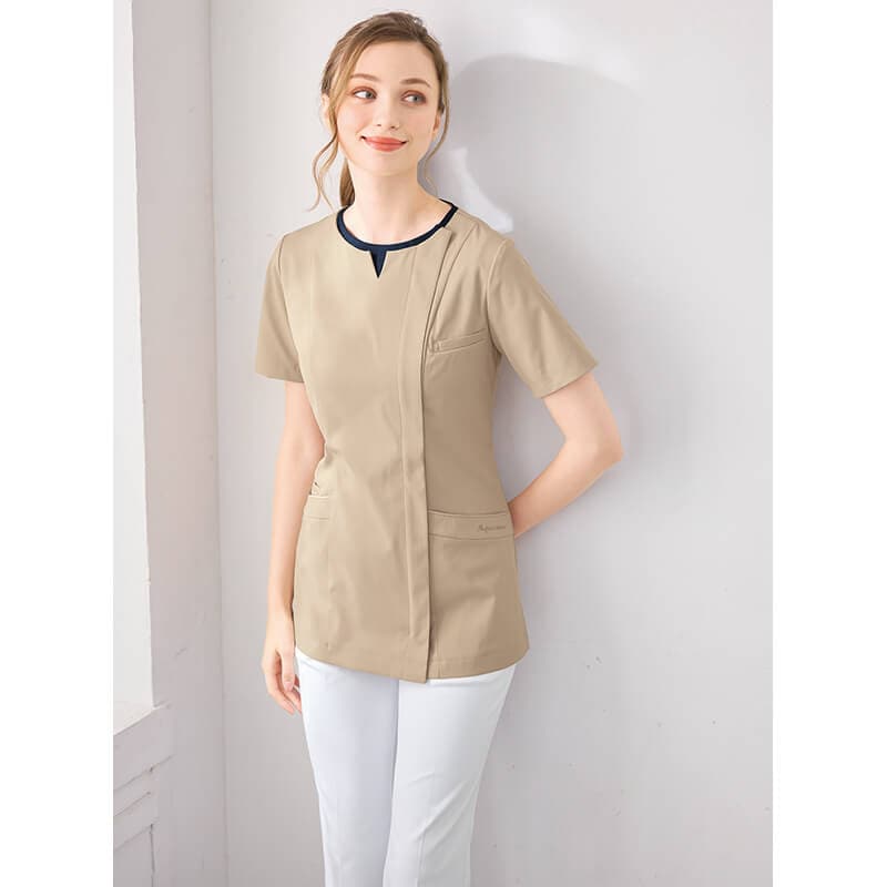 ＜アクアスキュータム＞衿元配色フロントジップジャケット