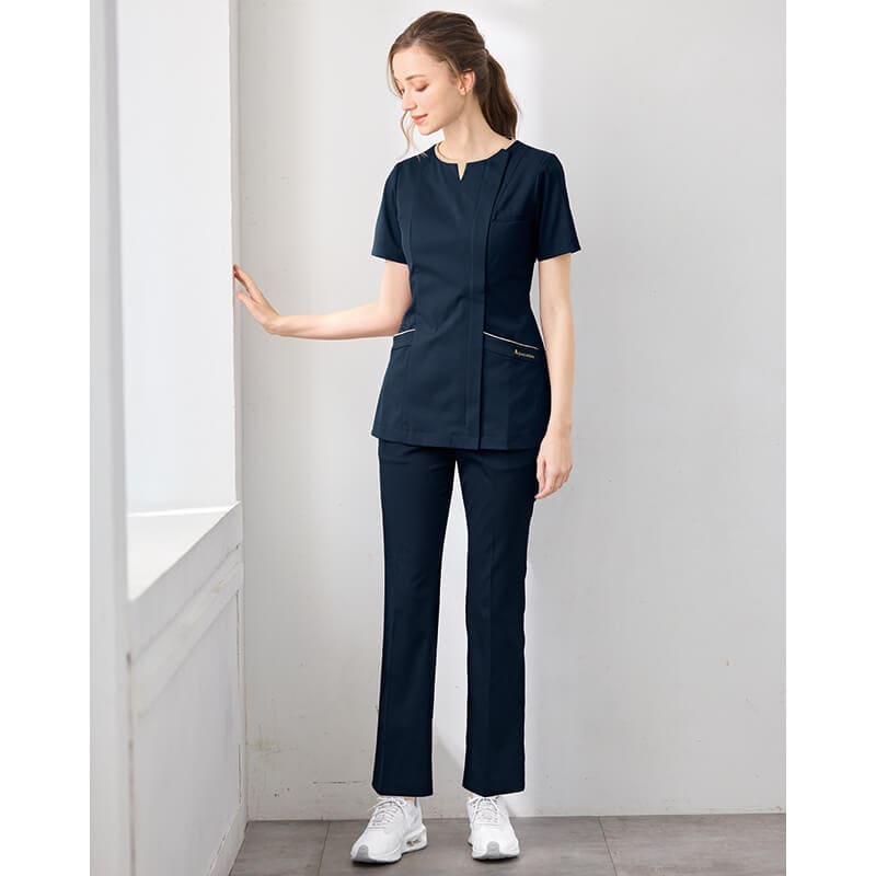 ＜アクアスキュータム＞センタープレス美脚パンツ