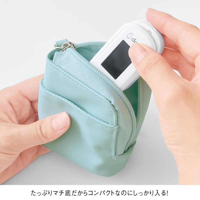 なめらか合皮カラビナ付きリールミニポーチ