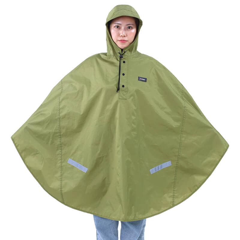 雨をガード！ひざがぬれにくい自動車レインポンチョ