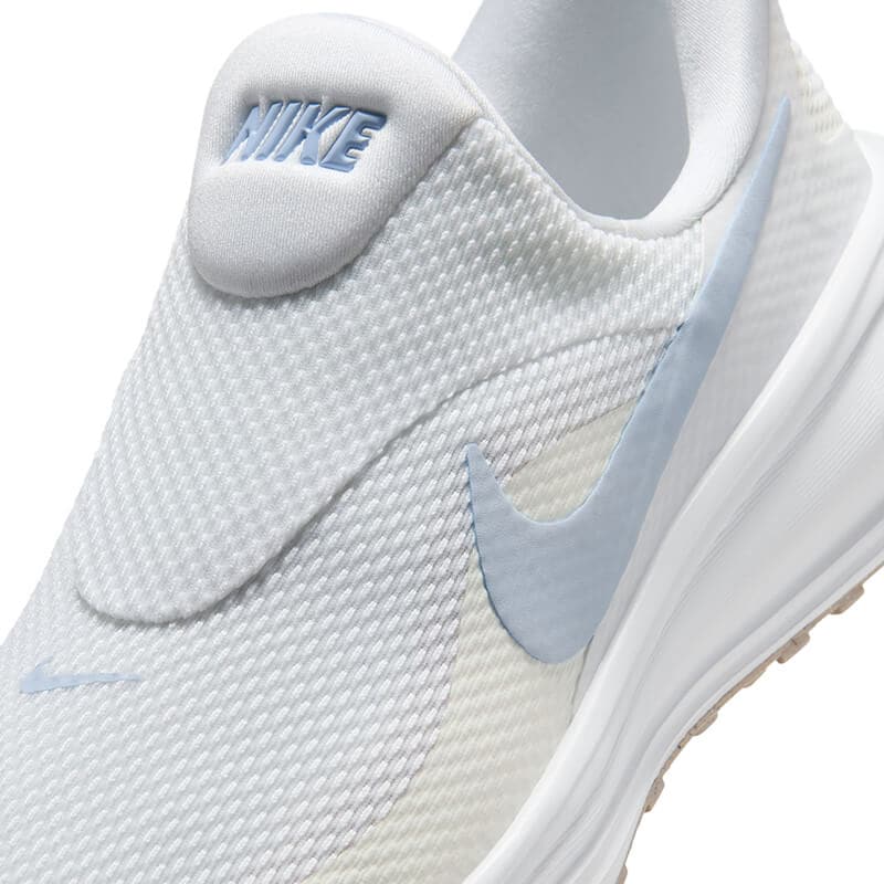 ＜ナイキ＞REVOLUTION8 イージーオン